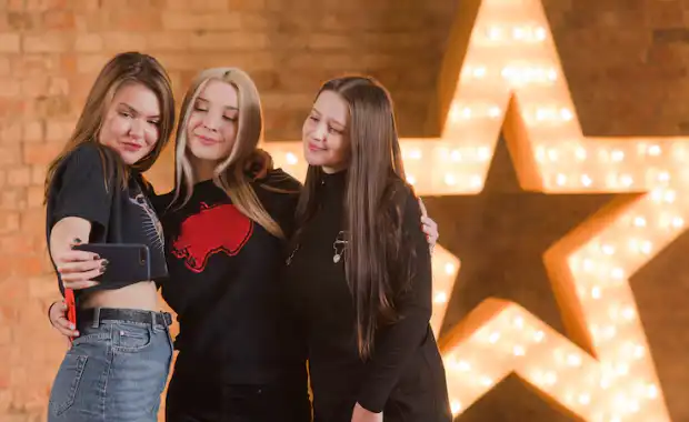 Why Intrusive Fan Culture Is Forcing Female Stars Out of Los Angeles
